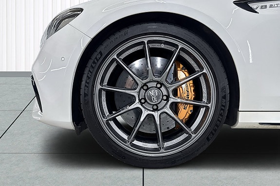 Mercedes-Benz E63 3 of 5
