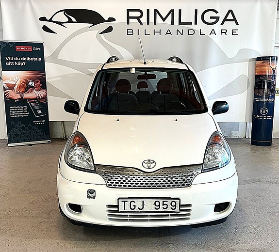Toyota Yaris Verso 3 of 5