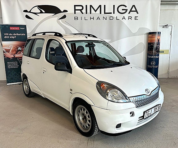 Toyota Yaris Verso 2 of 5