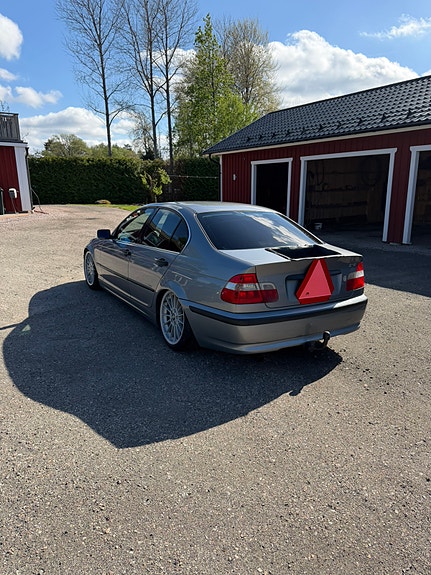 BMW 318i 4 of 5
