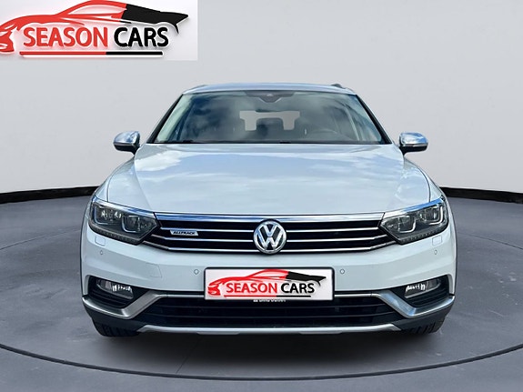 Volkswagen Passat Alltrack 2 of 5