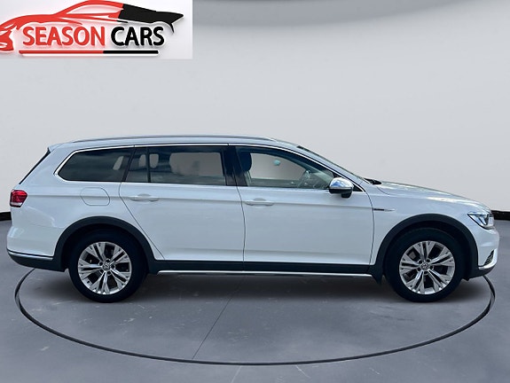 Volkswagen Passat Alltrack 4 of 5