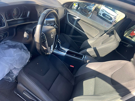 Volvo V60 11 of 13