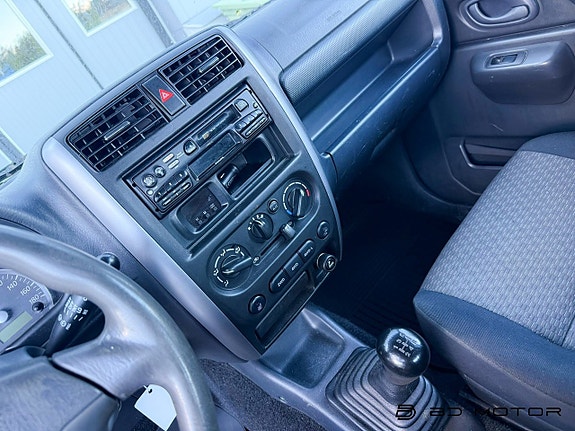 Suzuki Jimny 13 of 15