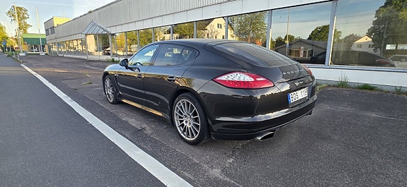 Porsche Panamera 4 of 5