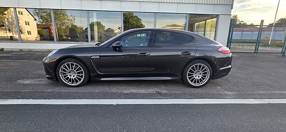 Porsche Panamera 3 of 5