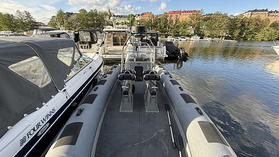 C-RIB Charter 30 - 08 / 2X Mercury 350 - 14 5 of 5
