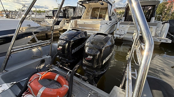 C-RIB Charter 30 - 08 / 2X Mercury 350 - 14 8 of 8