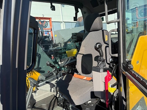 Volvo ECR 145 EL 6 of 23