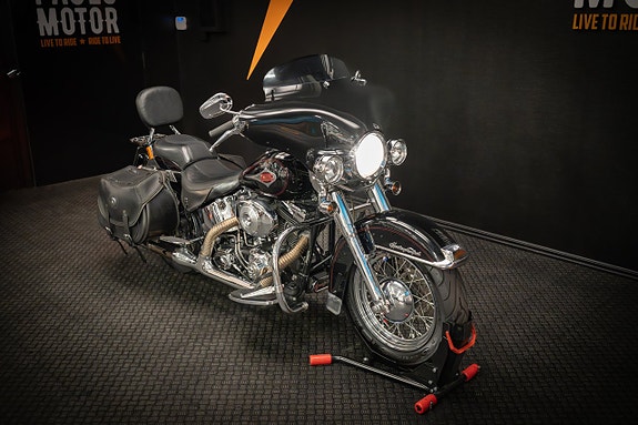 Harley-Davidson Heritage Softail Classic (FLSTC) 4 of 18