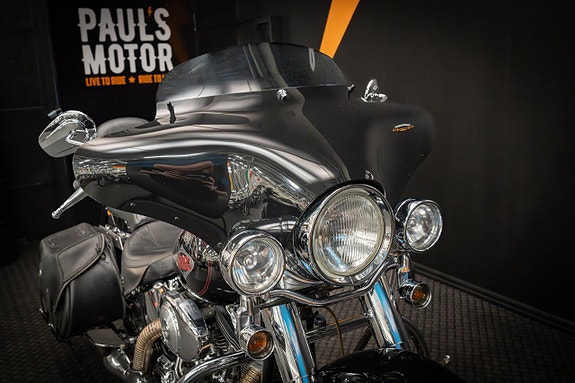 Harley-Davidson Heritage Softail Classic (FLSTC) 12 of 18