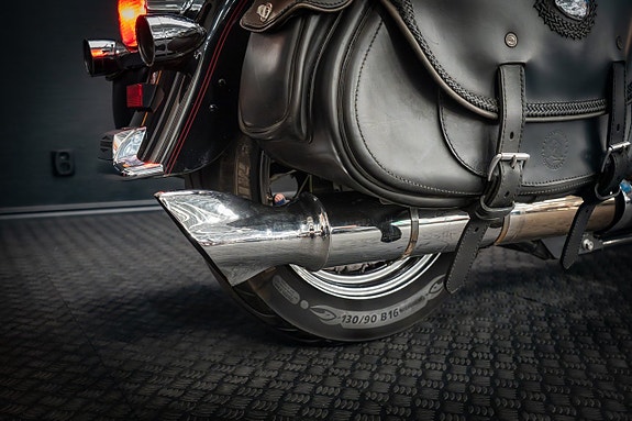 Harley-Davidson Heritage Softail Classic (FLSTC) 11 of 18