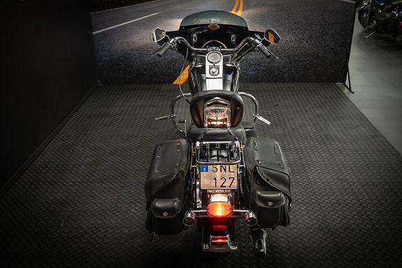 Harley-Davidson Heritage Softail Classic (FLSTC) 3 of 18