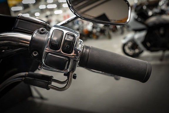 Harley-Davidson Heritage Softail Classic (FLSTC) 18 of 18