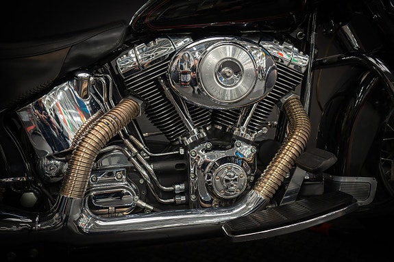 Harley-Davidson Heritage Softail Classic (FLSTC) 9 of 18