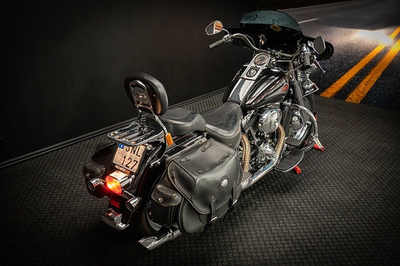 Harley-Davidson Heritage Softail Classic (FLSTC) 5 of 18