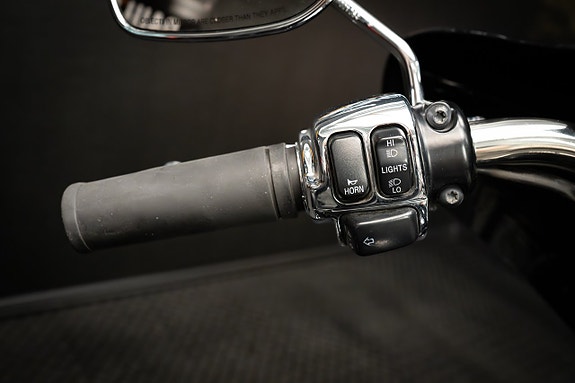 Harley-Davidson Heritage Softail Classic (FLSTC) 17 of 18