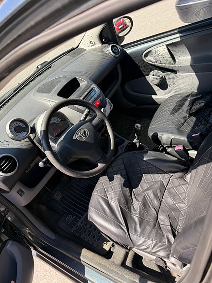 Toyota Aygo 2 of 5