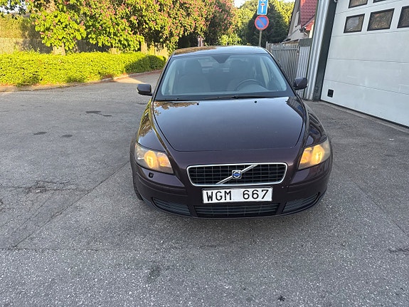 Volvo S40 2 of 5