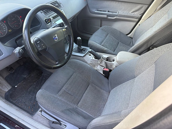 Volvo S40 8 of 9