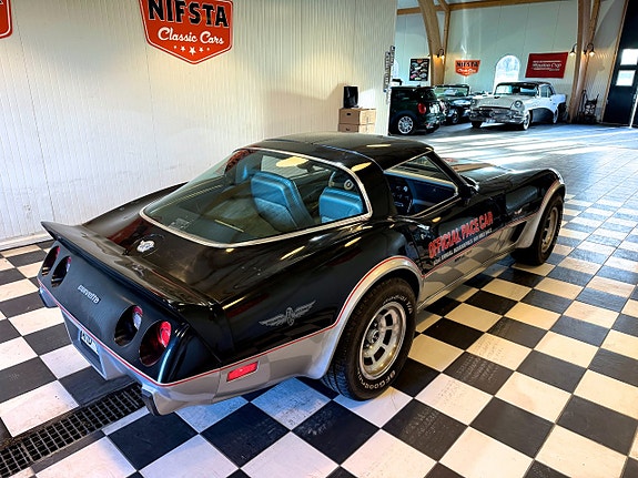 Chevrolet Corvette 8 of 30