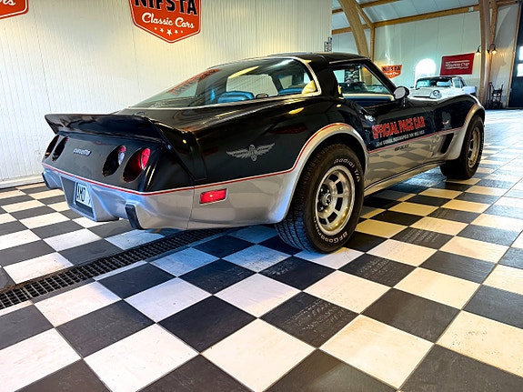 Chevrolet Corvette 9 of 30