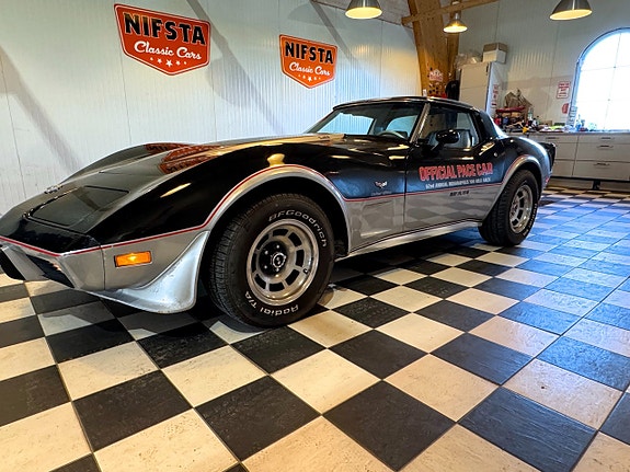 Chevrolet Corvette 3 of 30