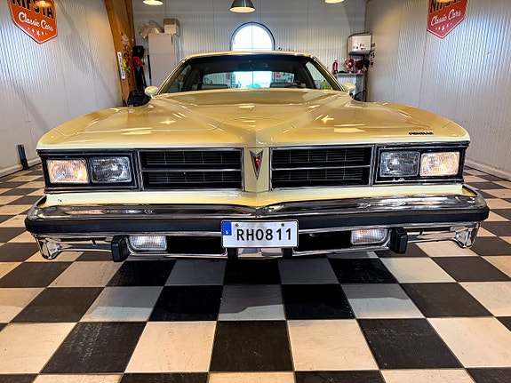 Pontiac LeMans 5 of 5