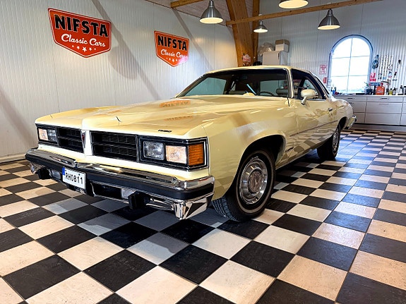 Pontiac LeMans 2 of 5