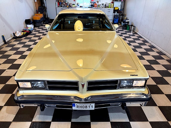 Pontiac LeMans 4 of 5