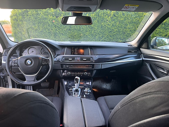 BMW 520d 4 of 5