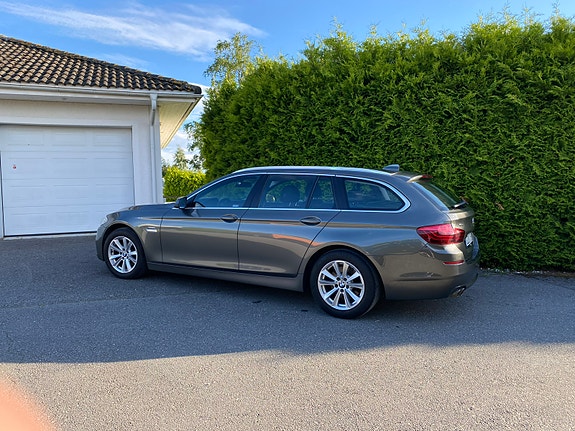 BMW 520d 3 of 5