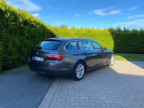 BMW 520d 2 of 5