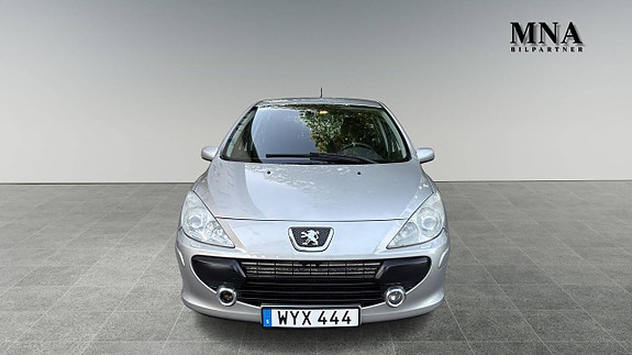 Peugeot 307 2 of 9