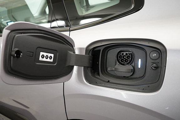 Volvo ES90 17 of 18