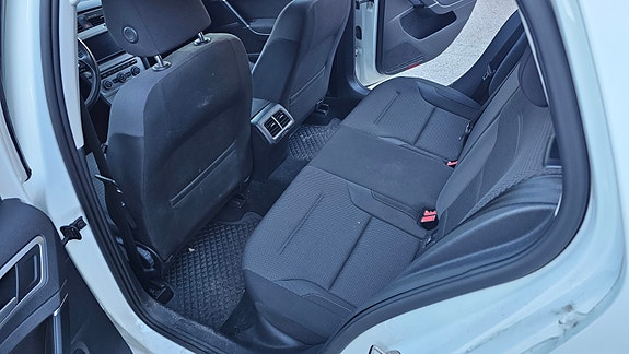 Volkswagen Golf VII 6 of 8