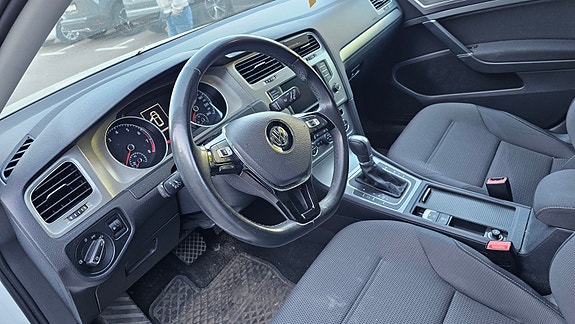 Volkswagen Golf VII 5 of 8