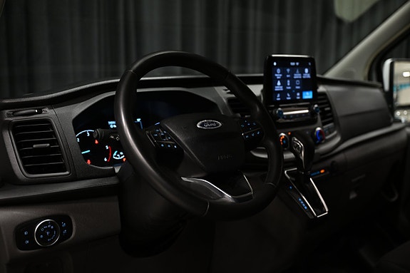 Ford Transit Custom 13 of 27