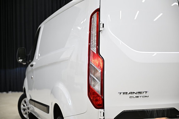 Ford Transit Custom 11 of 27