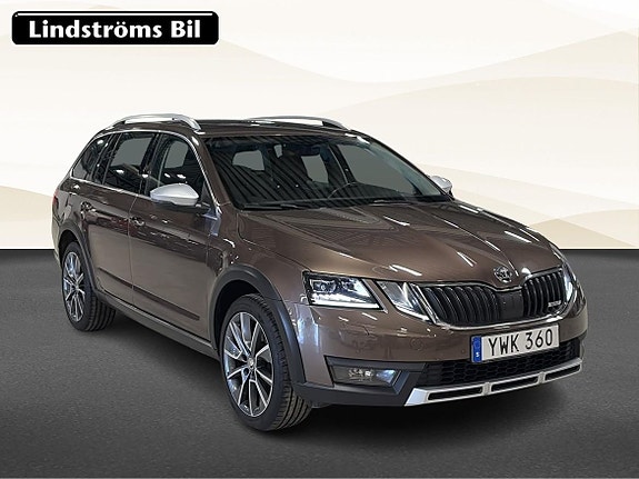 Skoda Octavia Scout 3 of 5