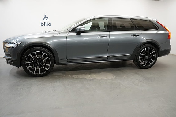 Volvo V90 Cross Country 2 of 5