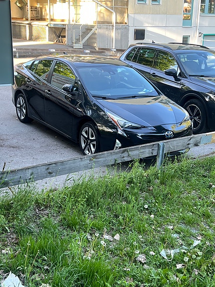Toyota Prius 3 of 5