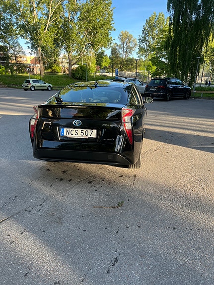 Toyota Prius 5 of 5