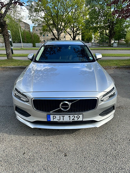 Volvo V90 2 of 5