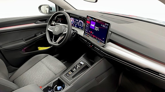 Volkswagen Golf VIII 11 of 14