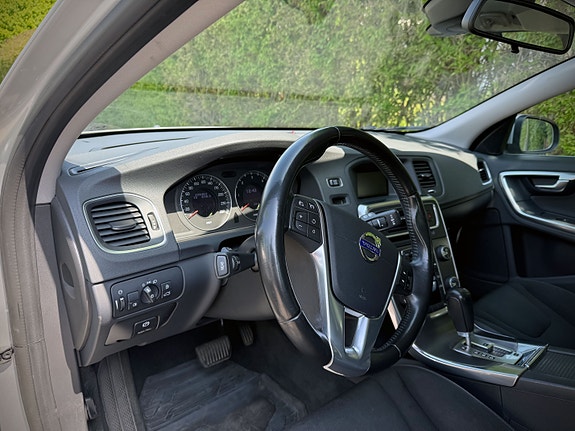 Volvo V60 4 of 8
