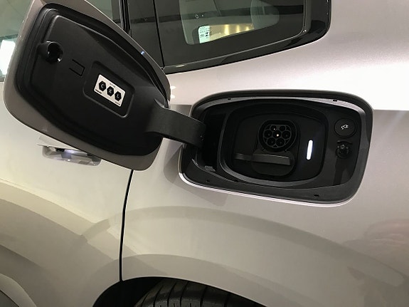 Volvo ES90 15 of 16