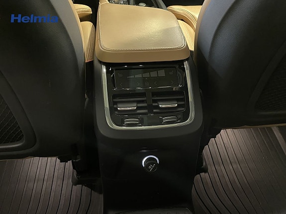 Volvo XC90 16 of 20