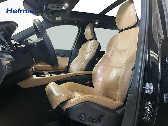 Volvo XC90 13 of 20