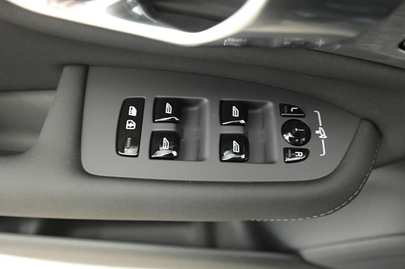 Volvo XC90 10 of 18